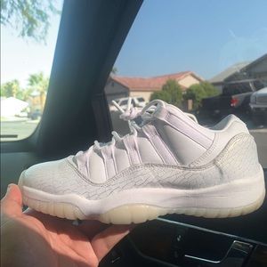 Air Jordan 11 Retro premium GS “Frost White”
